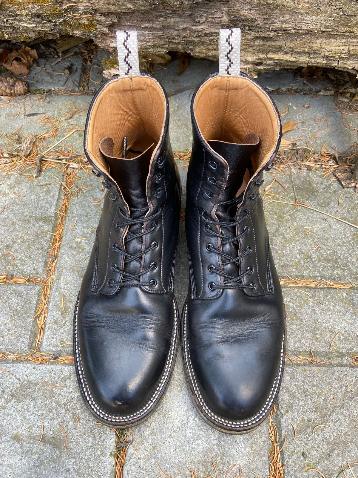 Photo by cuffcheckdenim on November 3, 2022 of the Unmarked DB Hunter in Horween Black Chromexcel.