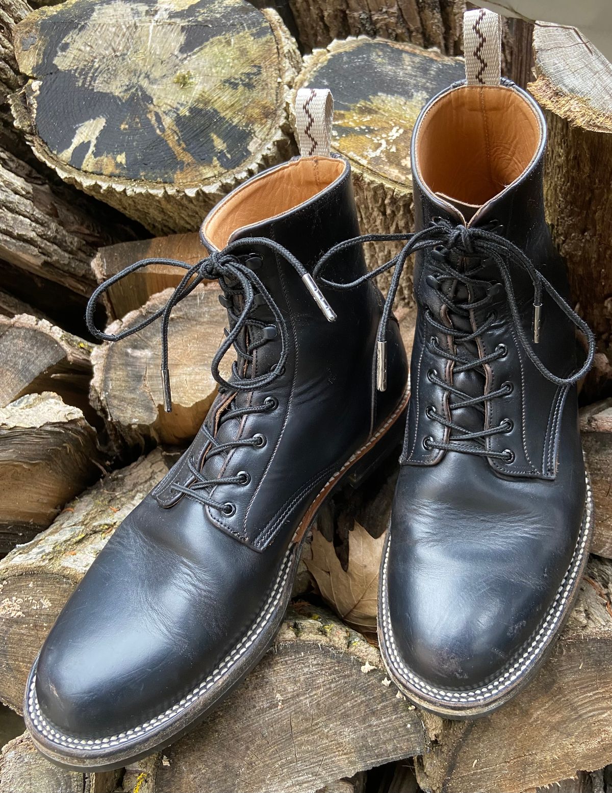 Photo by cuffcheckdenim on December 2, 2022 of the Unmarked DB Hunter in Horween Black Chromexcel.