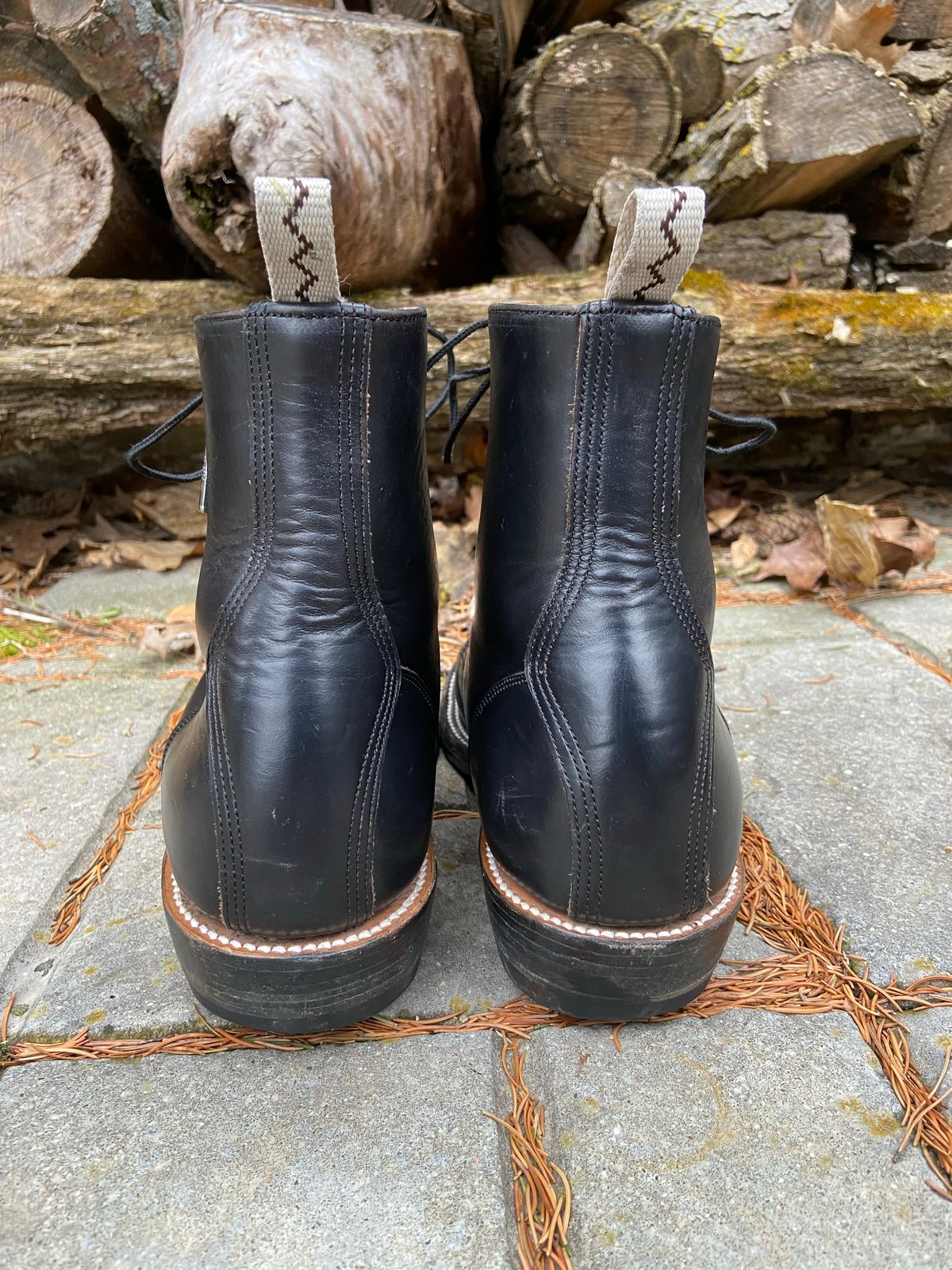 Photo by cuffcheckdenim on December 2, 2022 of the Unmarked DB Hunter in Horween Black Chromexcel.