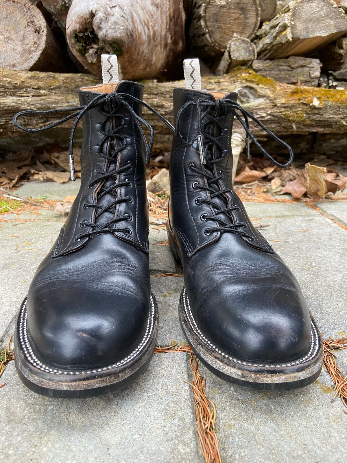Photo by cuffcheckdenim on December 2, 2022 of the Unmarked DB Hunter in Horween Black Chromexcel.
