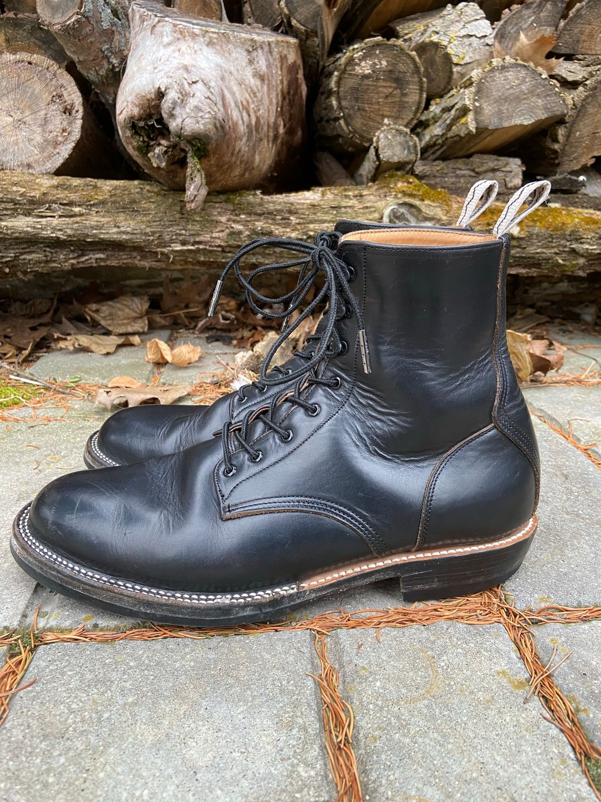 Photo by cuffcheckdenim on December 2, 2022 of the Unmarked DB Hunter in Horween Black Chromexcel.