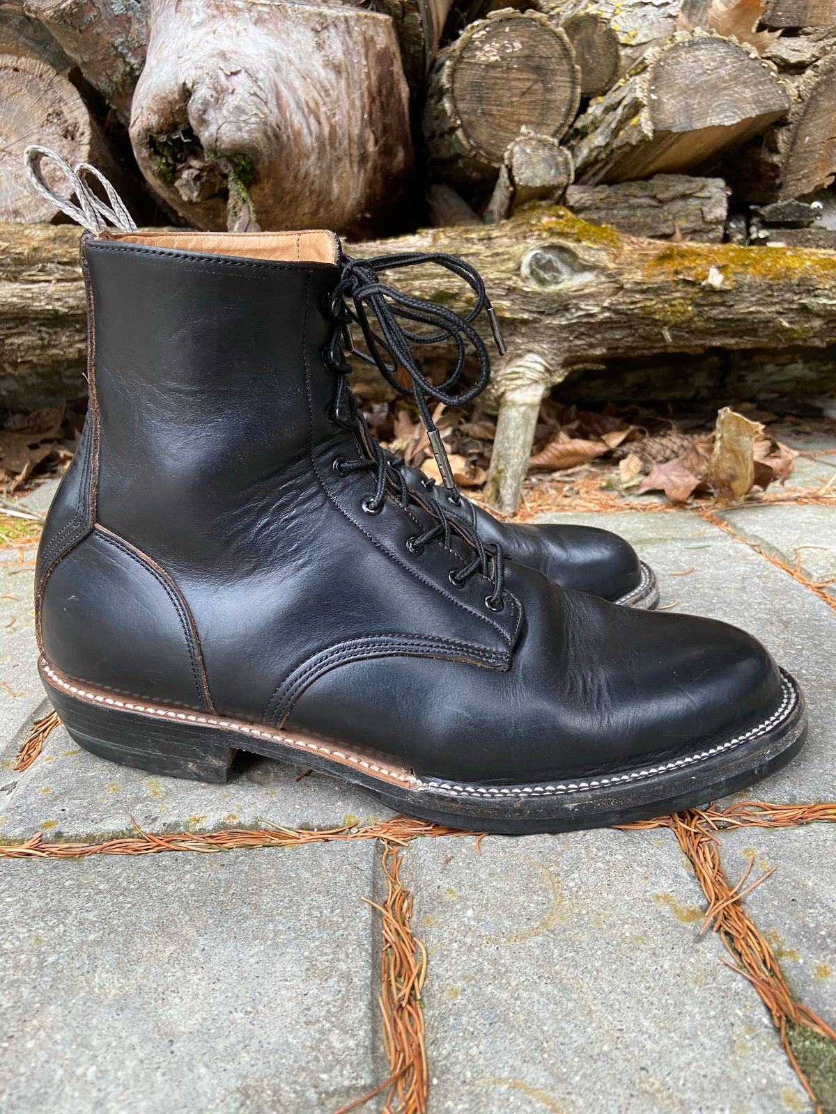 Photo by cuffcheckdenim on December 2, 2022 of the Unmarked DB Hunter in Horween Black Chromexcel.