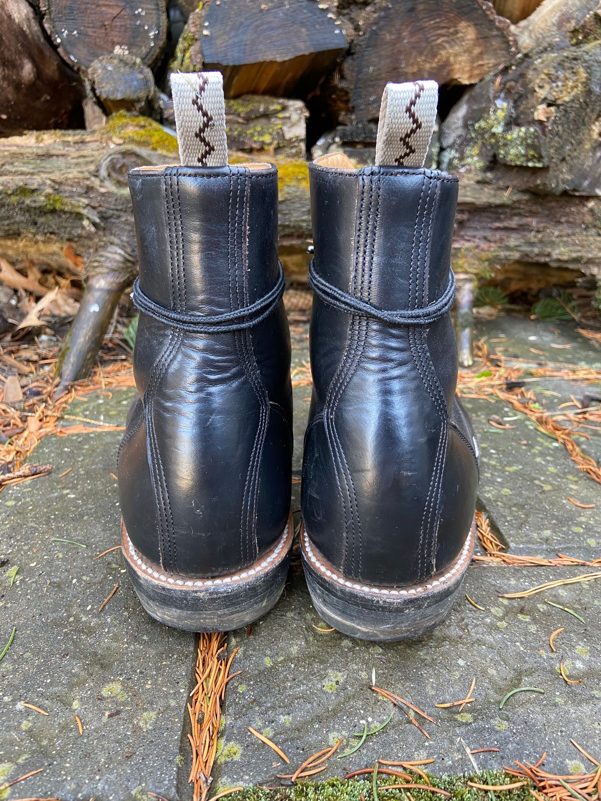 Photo by cuffcheckdenim on January 1, 2023 of the Unmarked DB Hunter in Horween Black Chromexcel.