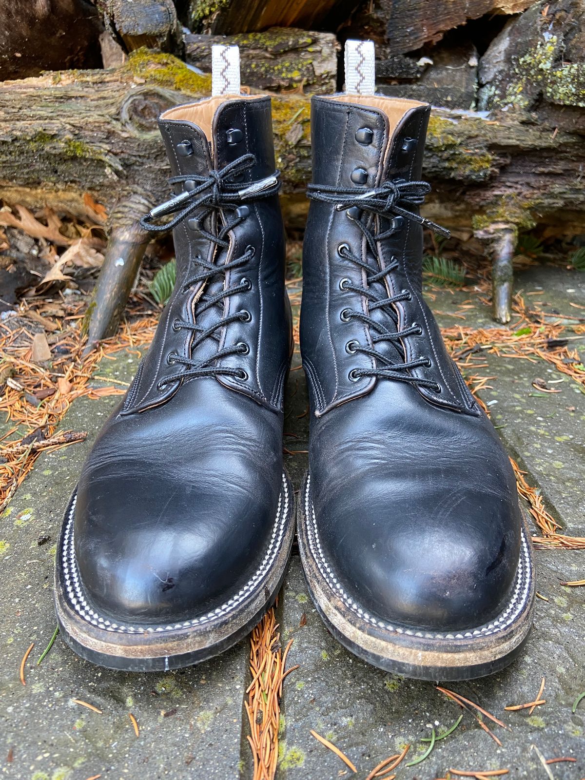 Photo by cuffcheckdenim on January 1, 2023 of the Unmarked DB Hunter in Horween Black Chromexcel.