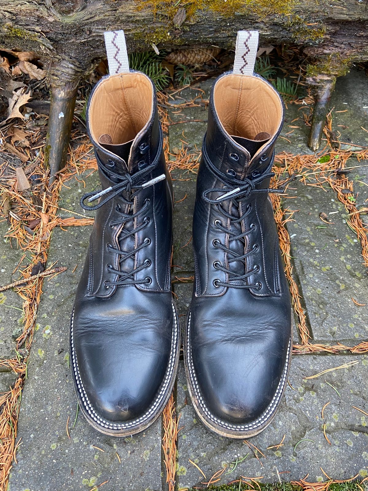 Photo by cuffcheckdenim on January 1, 2023 of the Unmarked DB Hunter in Horween Black Chromexcel.