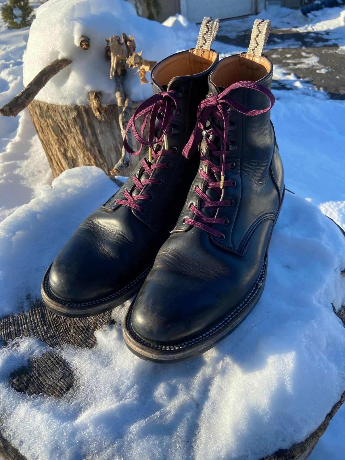 Photo by cuffcheckdenim on February 5, 2023 of the Unmarked DB Hunter in Horween Black Chromexcel.