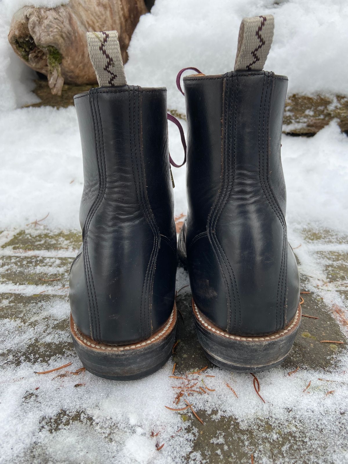 Photo by cuffcheckdenim on February 5, 2023 of the Unmarked DB Hunter in Horween Black Chromexcel.