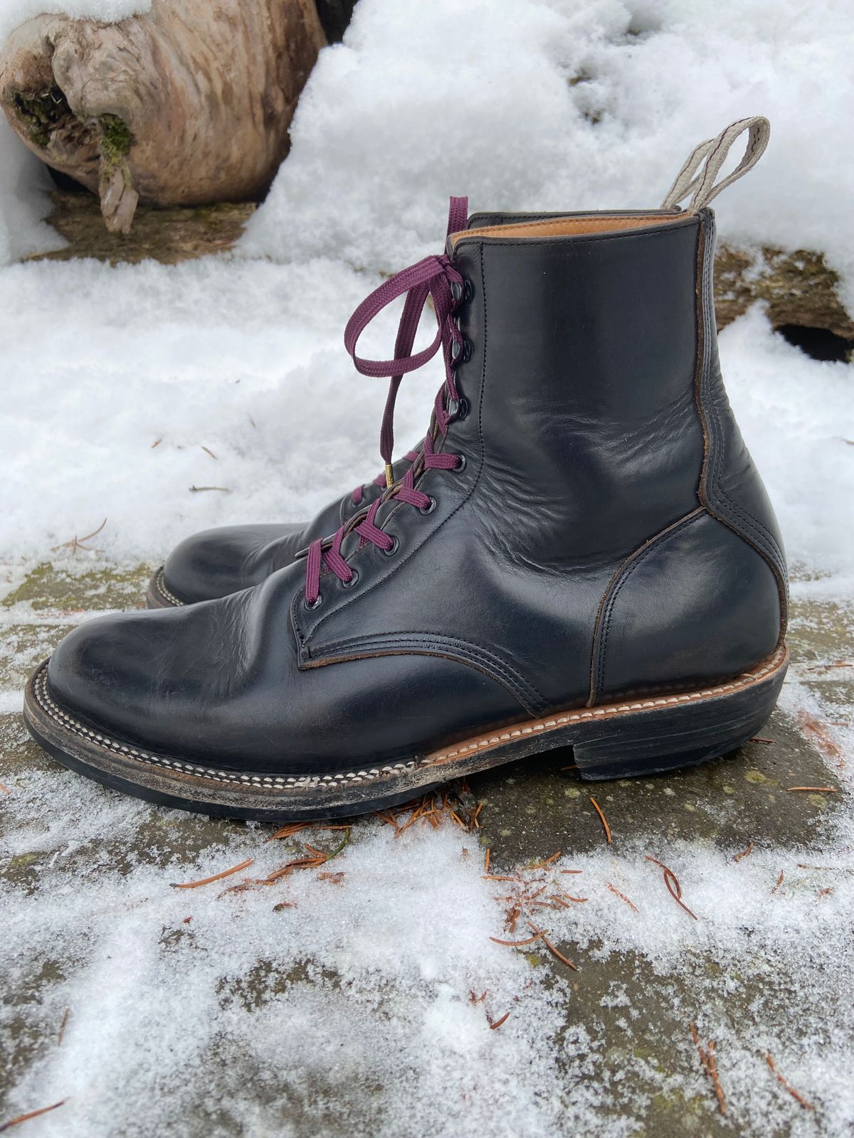 Photo by cuffcheckdenim on February 5, 2023 of the Unmarked DB Hunter in Horween Black Chromexcel.