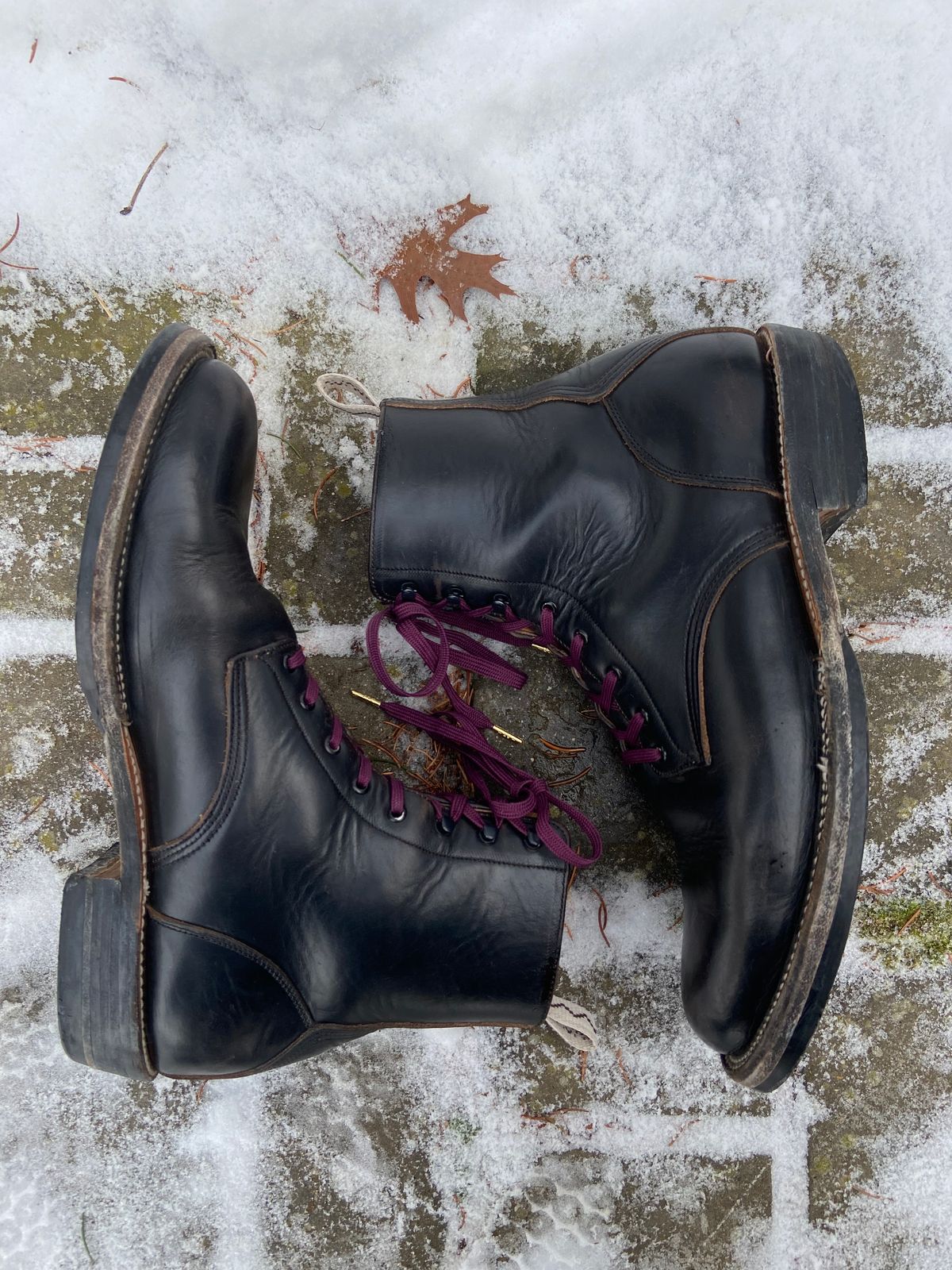 Photo by cuffcheckdenim on February 5, 2023 of the Unmarked DB Hunter in Horween Black Chromexcel.