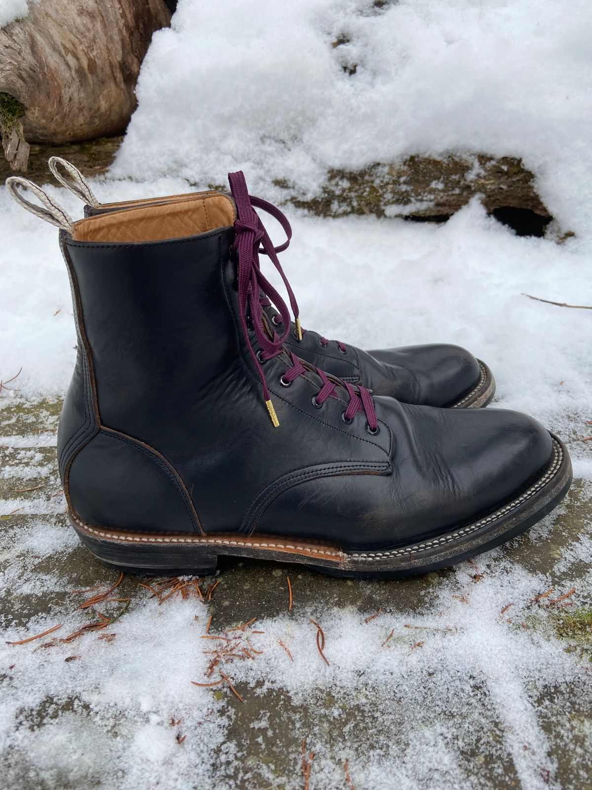 Photo by cuffcheckdenim on February 5, 2023 of the Unmarked DB Hunter in Horween Black Chromexcel.
