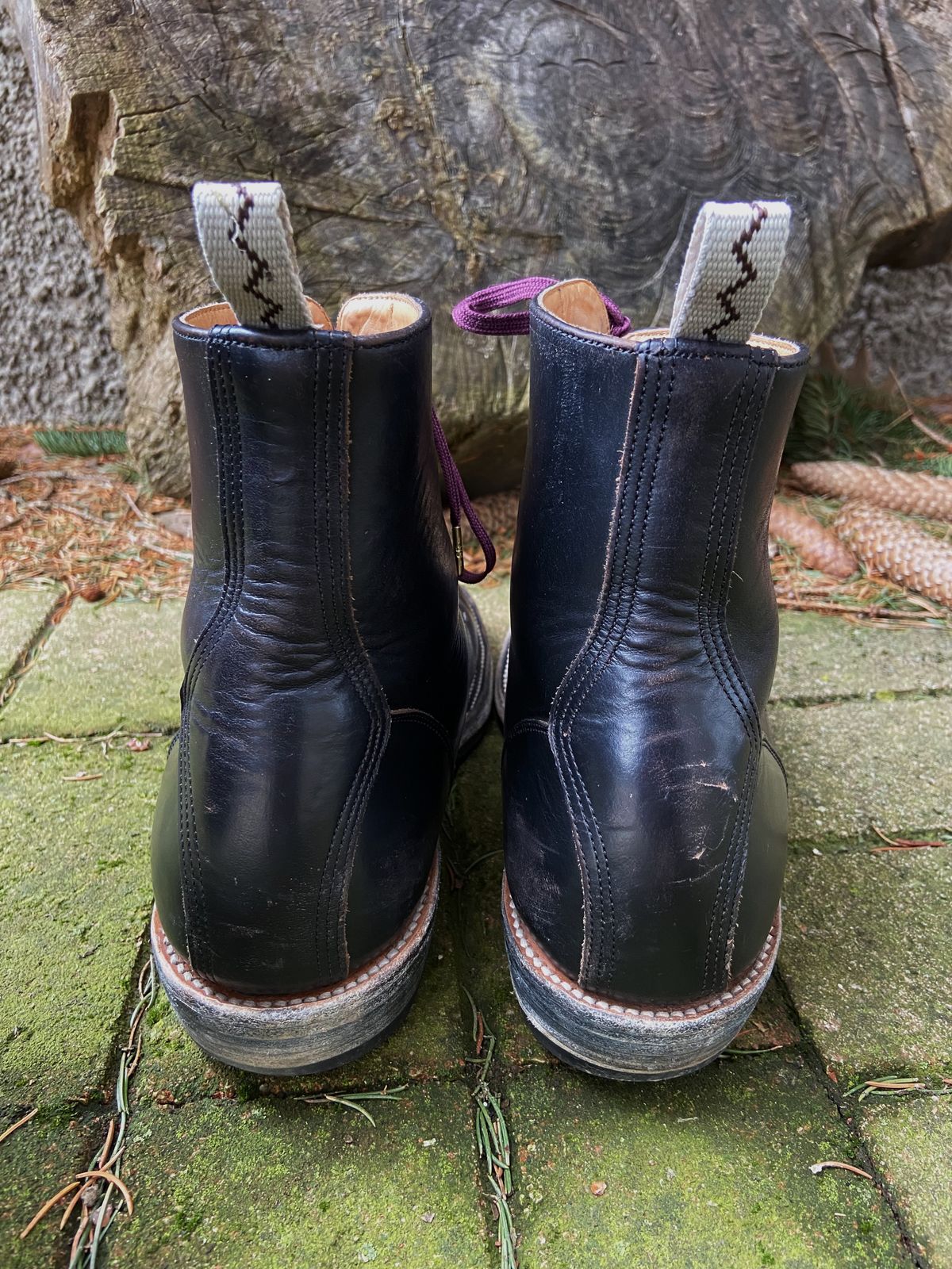 Photo by cuffcheckdenim on March 3, 2023 of the Unmarked DB Hunter in Horween Black Chromexcel.