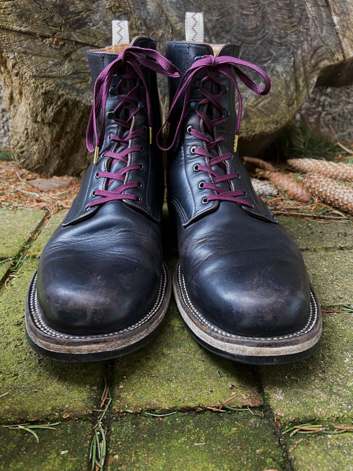 Photo by cuffcheckdenim on March 3, 2023 of the Unmarked DB Hunter in Horween Black Chromexcel.