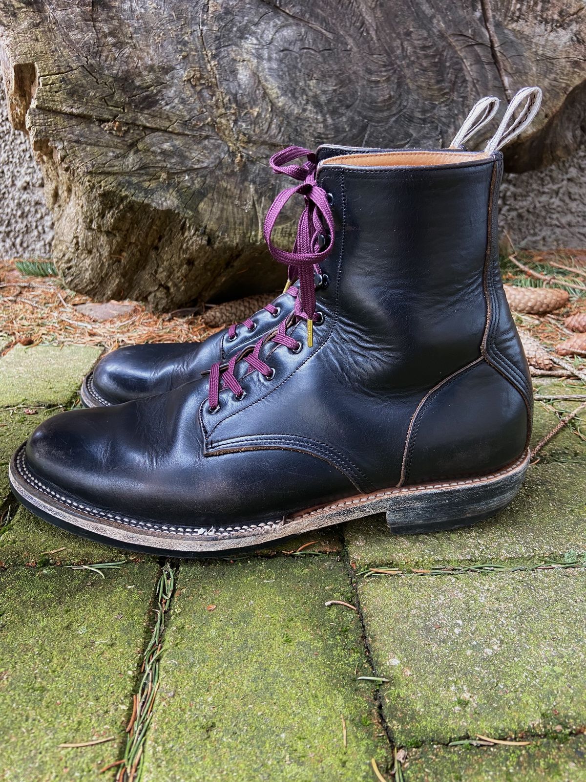 Photo by cuffcheckdenim on March 3, 2023 of the Unmarked DB Hunter in Horween Black Chromexcel.