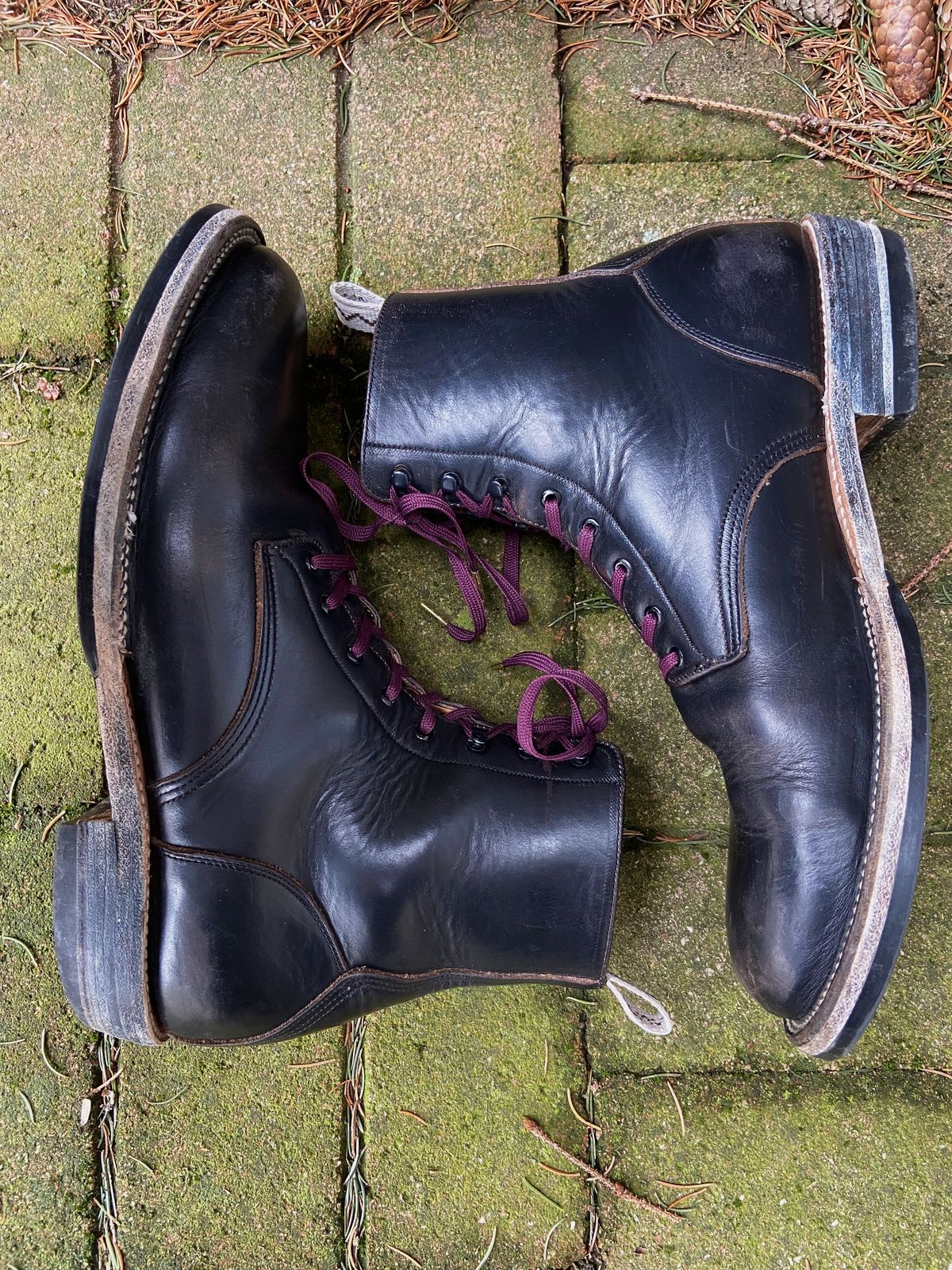 Photo by cuffcheckdenim on March 3, 2023 of the Unmarked DB Hunter in Horween Black Chromexcel.