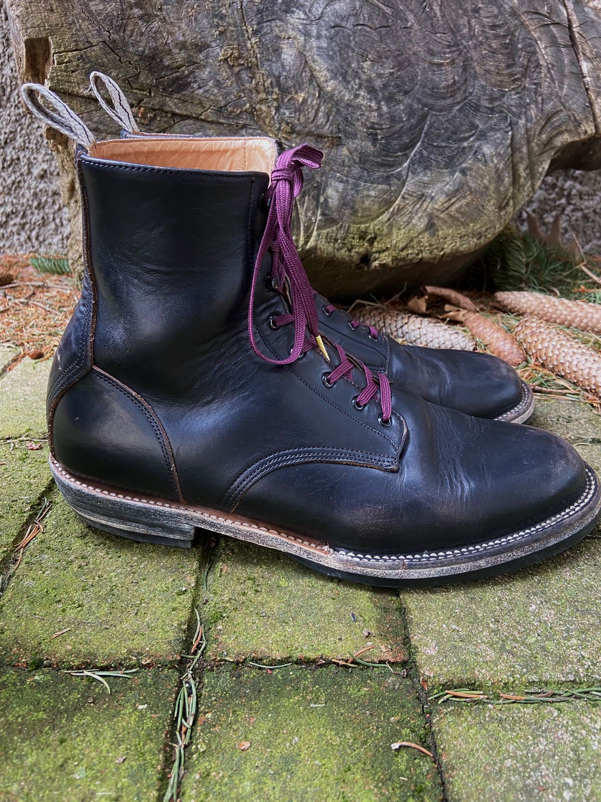 Photo by cuffcheckdenim on March 3, 2023 of the Unmarked DB Hunter in Horween Black Chromexcel.
