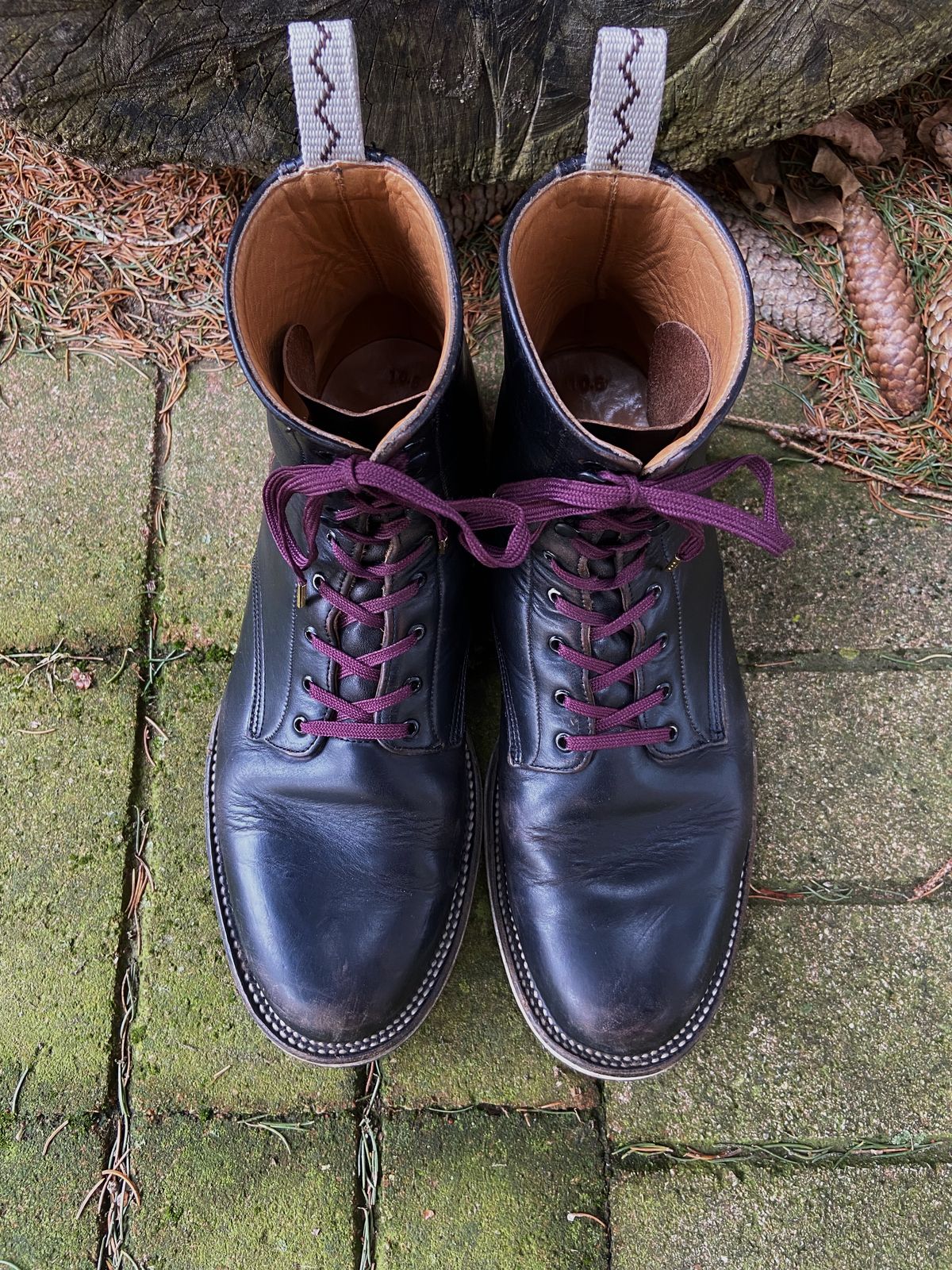 Photo by cuffcheckdenim on March 3, 2023 of the Unmarked DB Hunter in Horween Black Chromexcel.