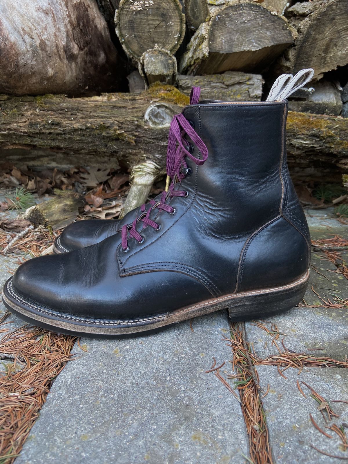 Photo by cuffcheckdenim on April 4, 2023 of the Unmarked DB Hunter in Horween Black Chromexcel.