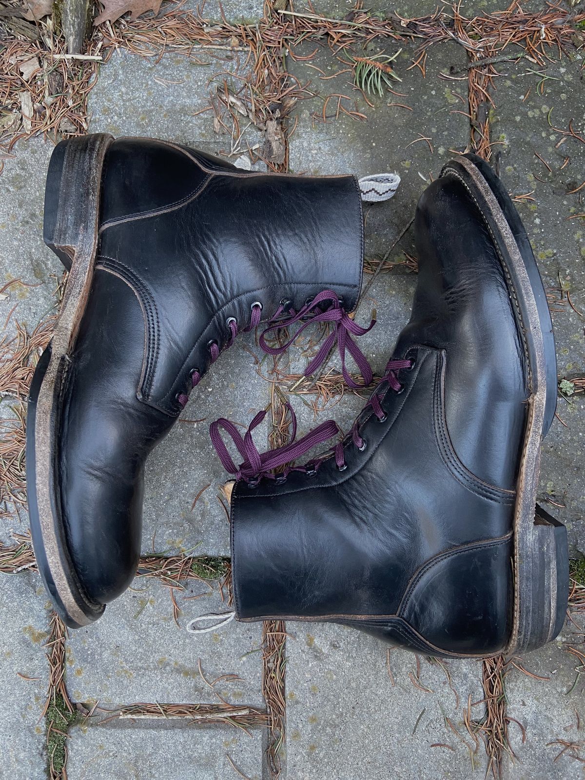 Photo by cuffcheckdenim on April 4, 2023 of the Unmarked DB Hunter in Horween Black Chromexcel.