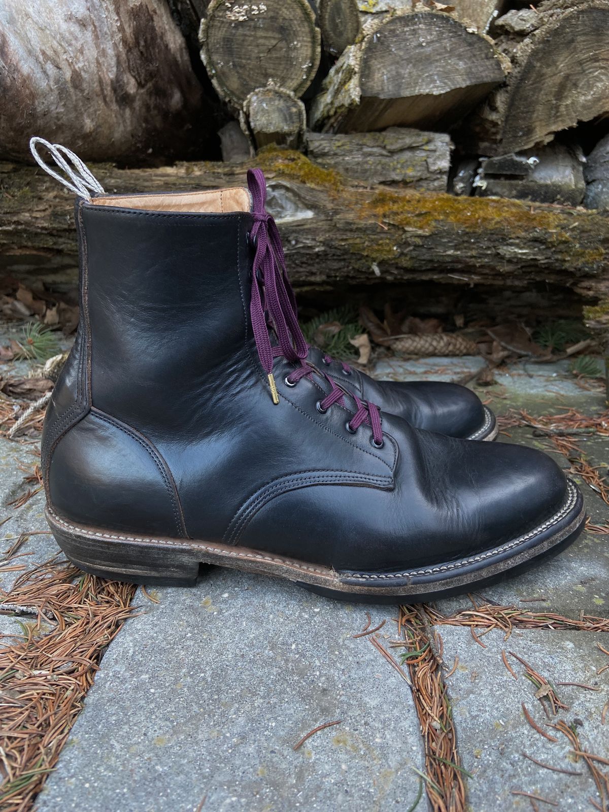 Photo by cuffcheckdenim on April 4, 2023 of the Unmarked DB Hunter in Horween Black Chromexcel.