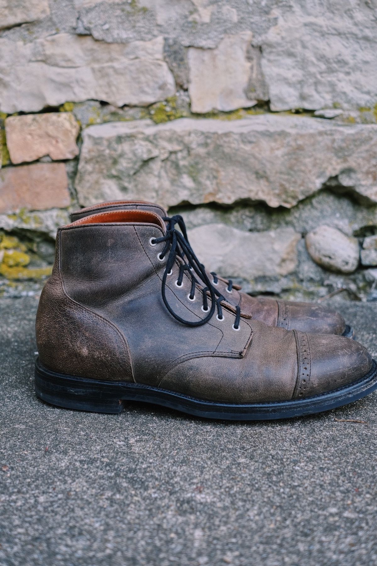 Photo by cuffcheckdenim on December 2, 2024 of the Grant Stone Garrison Boot in Gallun Teton Waxy Stag.