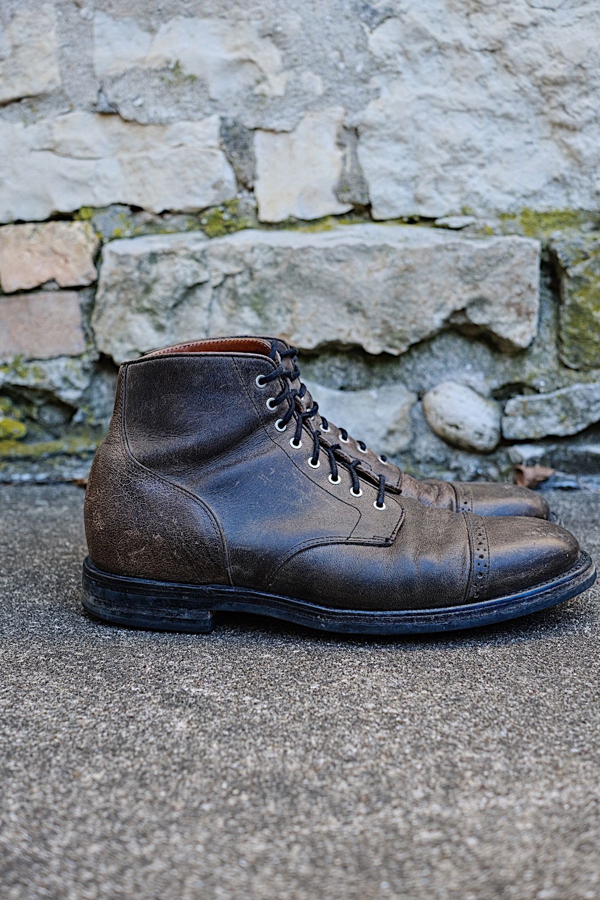 Photo by cuffcheckdenim on March 1, 2025 of the Grant Stone Garrison Boot in Gallun Teton Waxy Stag.