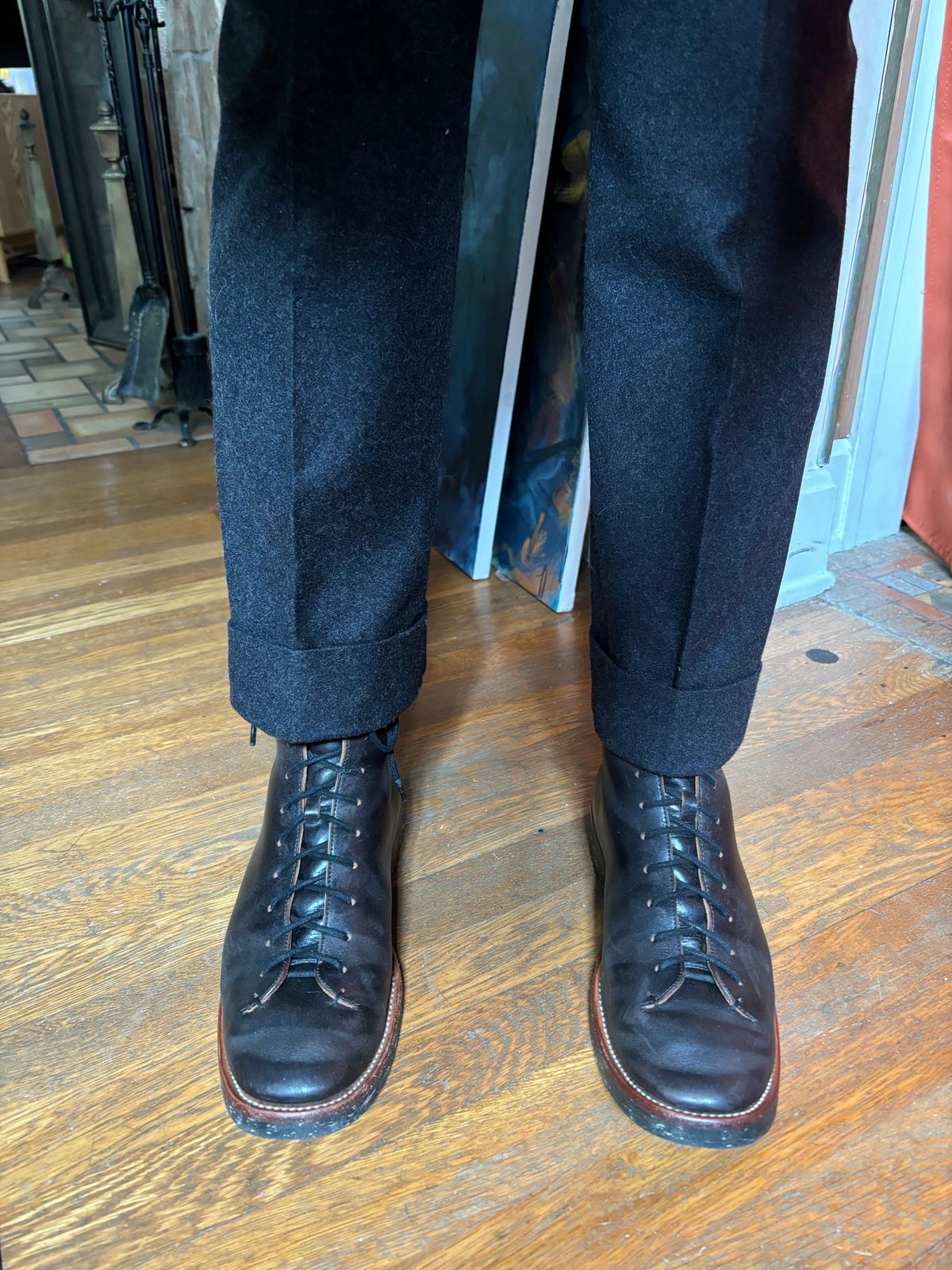 Photo by Oldmanblooming on November 19, 2024 of the Briselblack The Buck in Maryam Black Horsebutt.