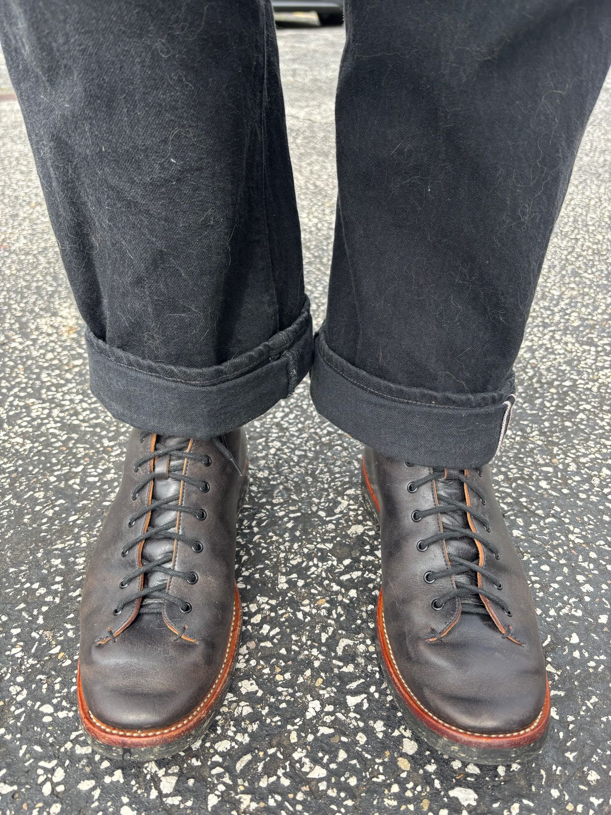 Photo by Oldmanblooming on May 5, 2025 of the Briselblack The Buck in Maryam Black Horsebutt.