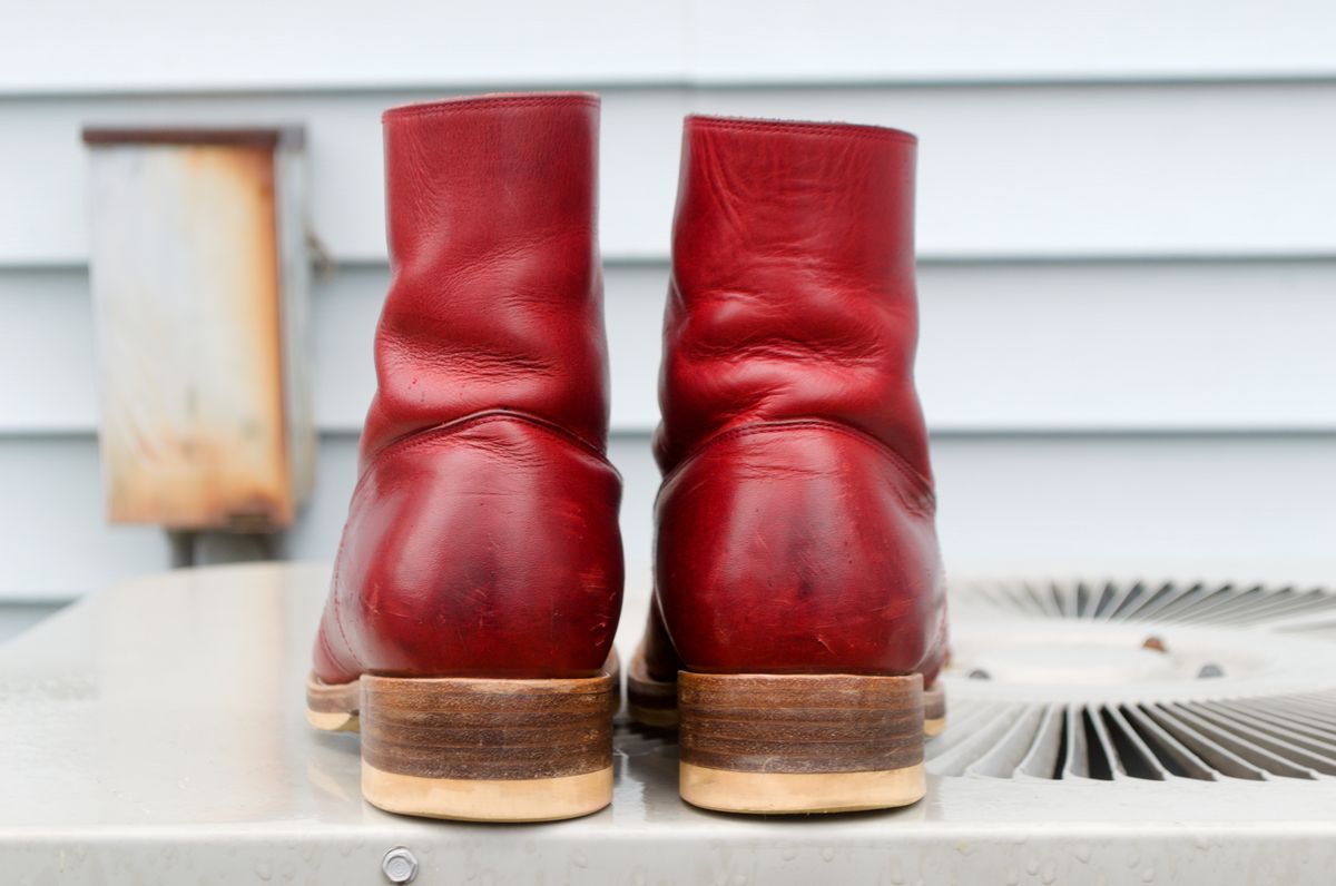 Photo by Oldmanblooming on January 1, 2024 of the WM1978 French Army Boot in Horween London Bus Red Dublin.