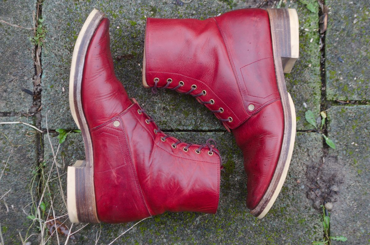 Photo by Oldmanblooming on January 1, 2024 of the WM1978 French Army Boot in Horween London Bus Red Dublin.