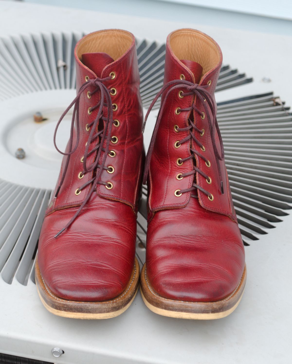 Photo by Oldmanblooming on February 3, 2024 of the WM1978 French Army Boot in Horween London Bus Red Dublin.