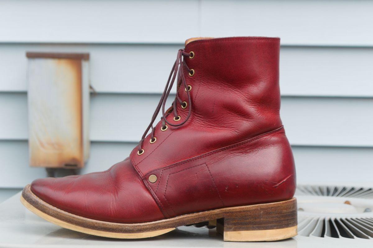 Photo by Oldmanblooming on February 3, 2024 of the WM1978 French Army Boot in Horween London Bus Red Dublin.