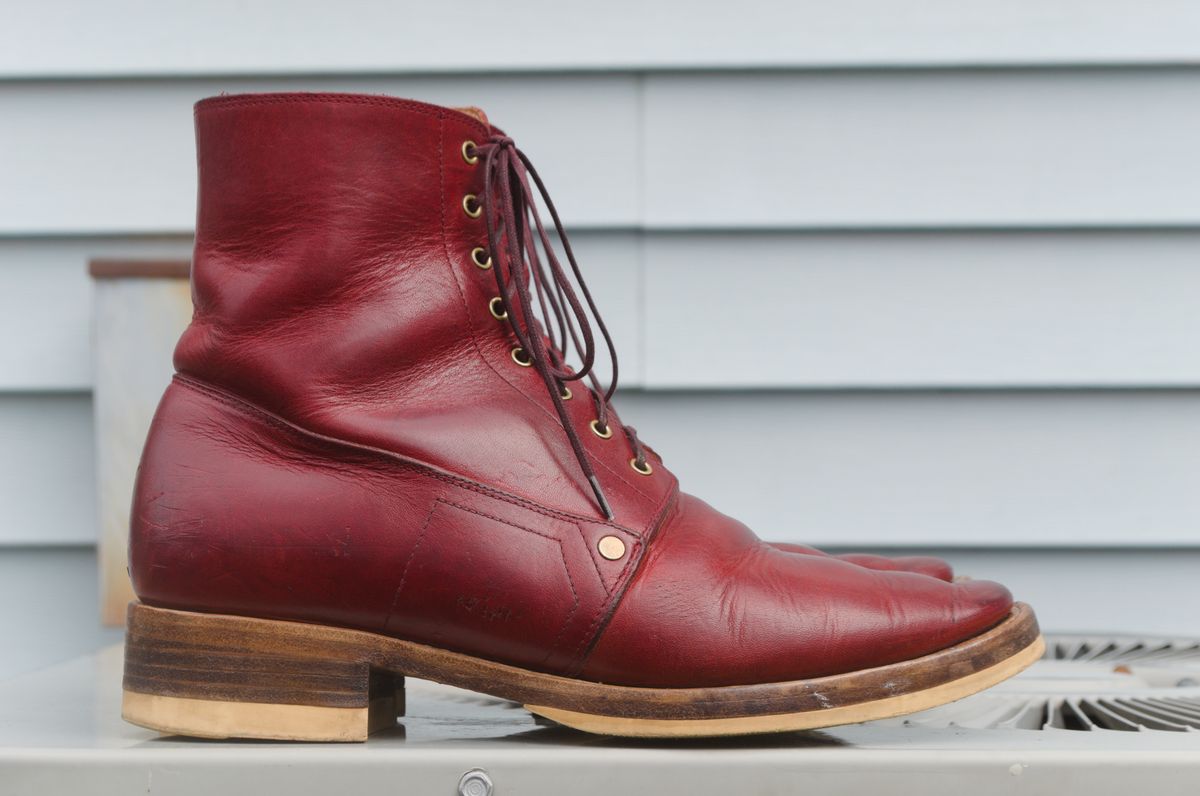 Photo by Oldmanblooming on February 3, 2024 of the WM1978 French Army Boot in Horween London Bus Red Dublin.