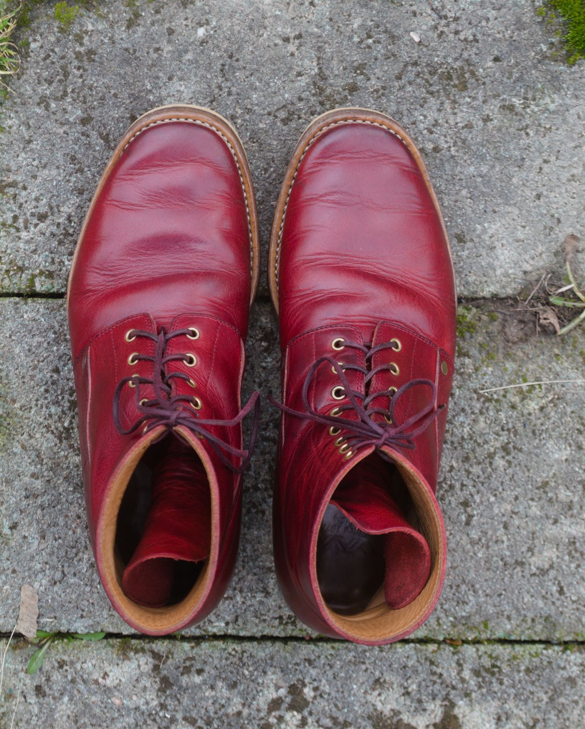 Photo by Oldmanblooming on February 3, 2024 of the WM1978 French Army Boot in Horween London Bus Red Dublin.