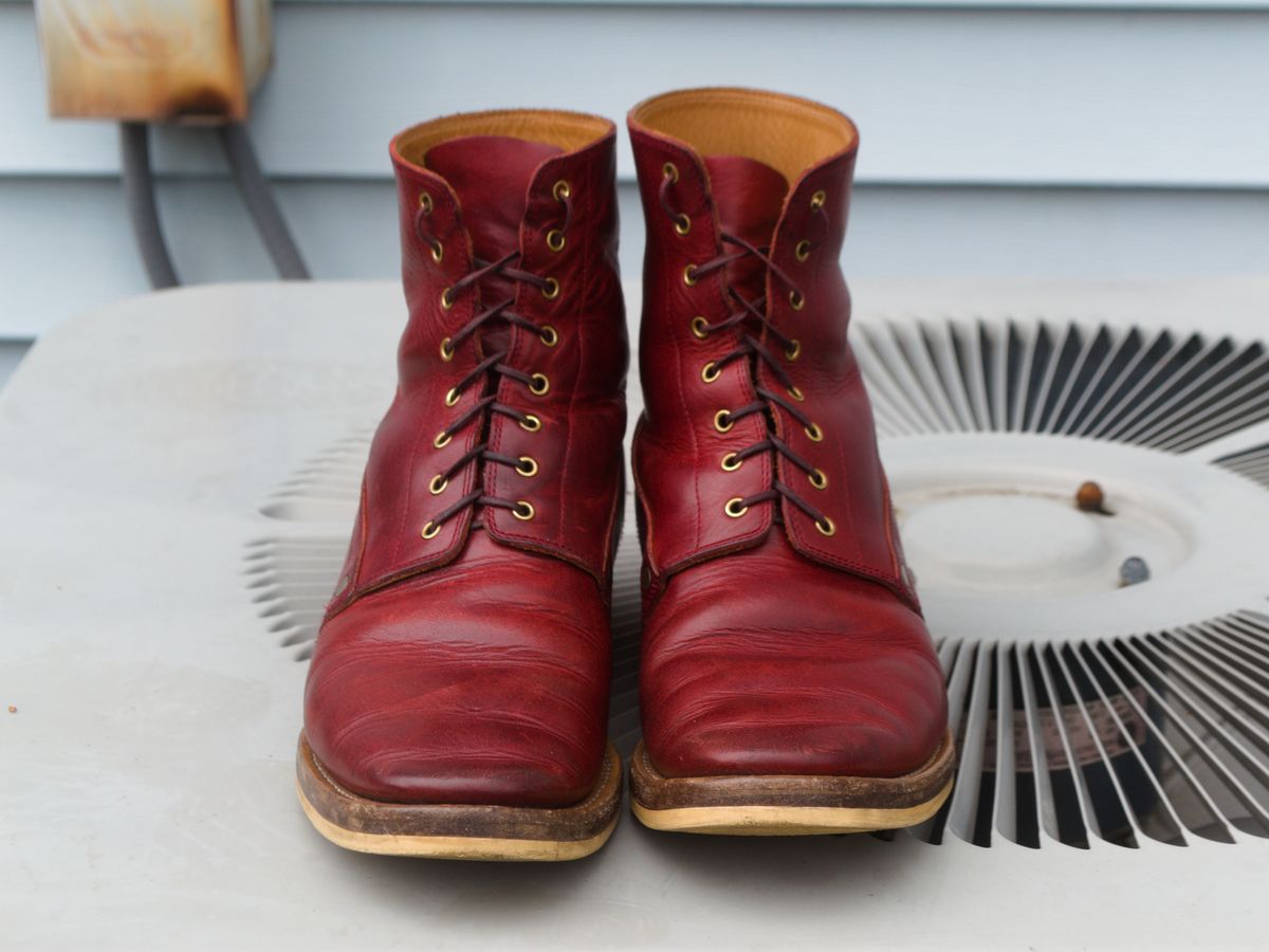 Photo by Oldmanblooming on March 2, 2024 of the WM1978 French Army Boot in Horween London Bus Red Dublin.