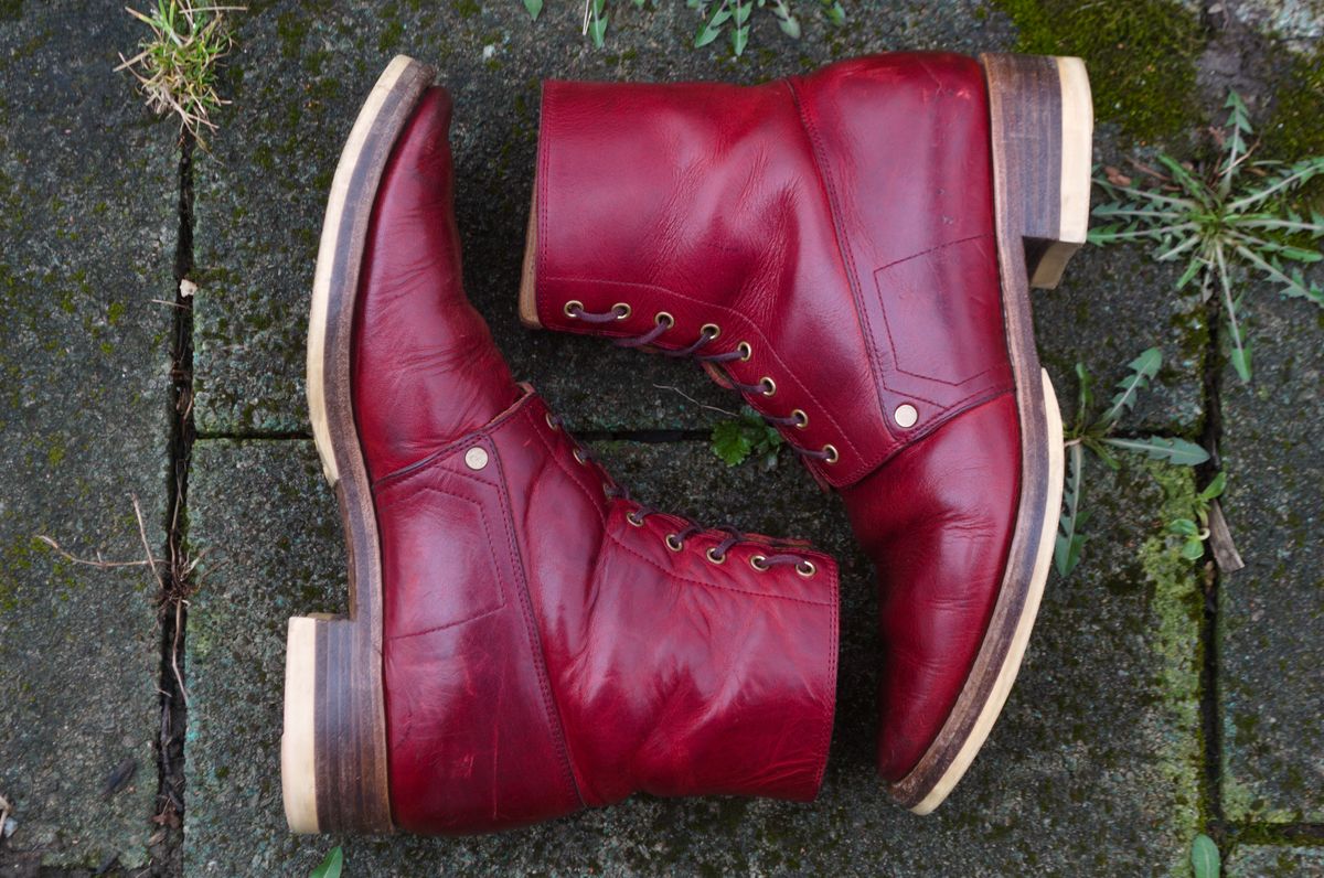 Photo by Oldmanblooming on March 2, 2024 of the WM1978 French Army Boot in Horween London Bus Red Dublin.