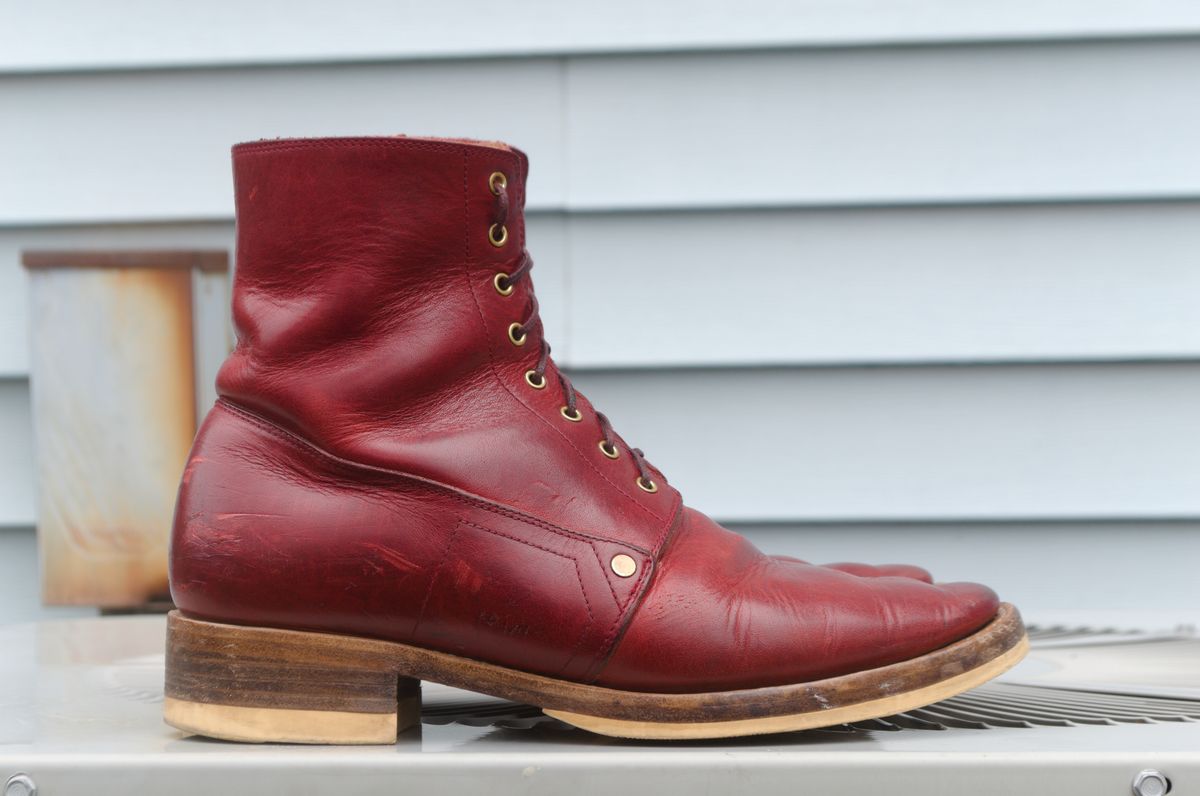 Photo by Oldmanblooming on March 2, 2024 of the WM1978 French Army Boot in Horween London Bus Red Dublin.