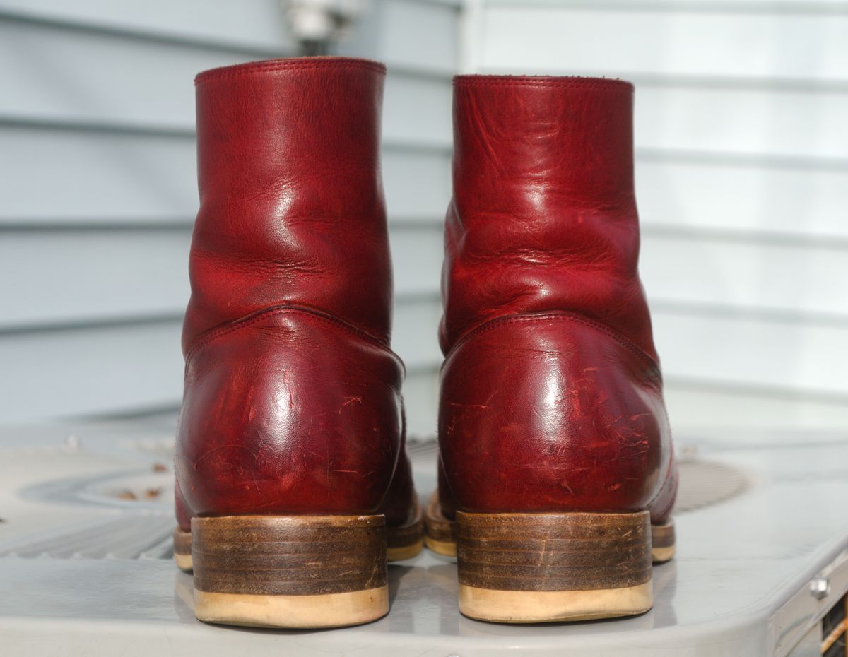 Photo by Oldmanblooming on April 1, 2024 of the WM1978 French Army Boot in Horween London Bus Red Dublin.
