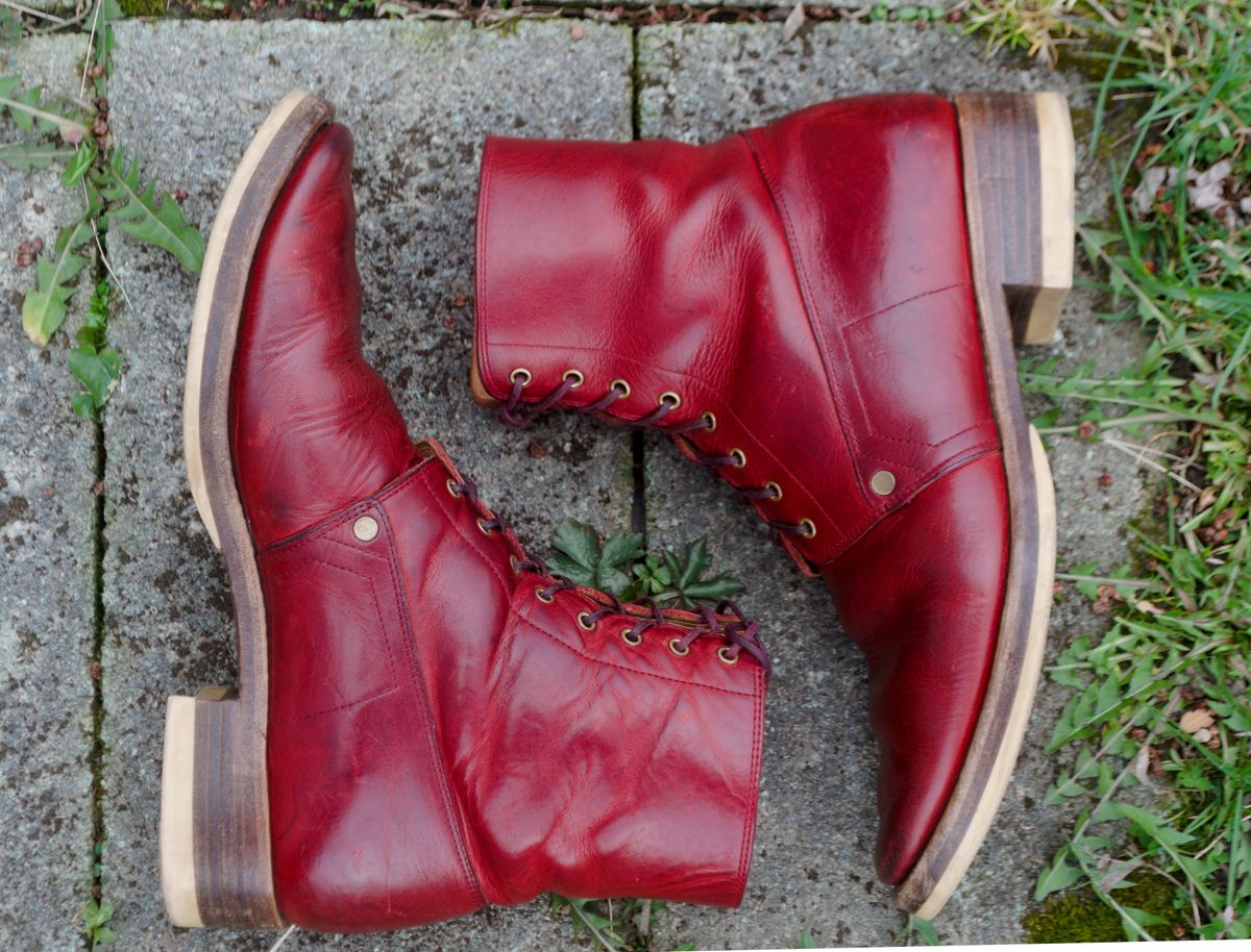 Photo by Oldmanblooming on April 1, 2024 of the WM1978 French Army Boot in Horween London Bus Red Dublin.