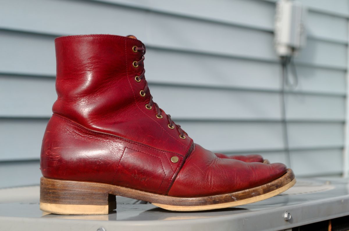 Photo by Oldmanblooming on April 1, 2024 of the WM1978 French Army Boot in Horween London Bus Red Dublin.