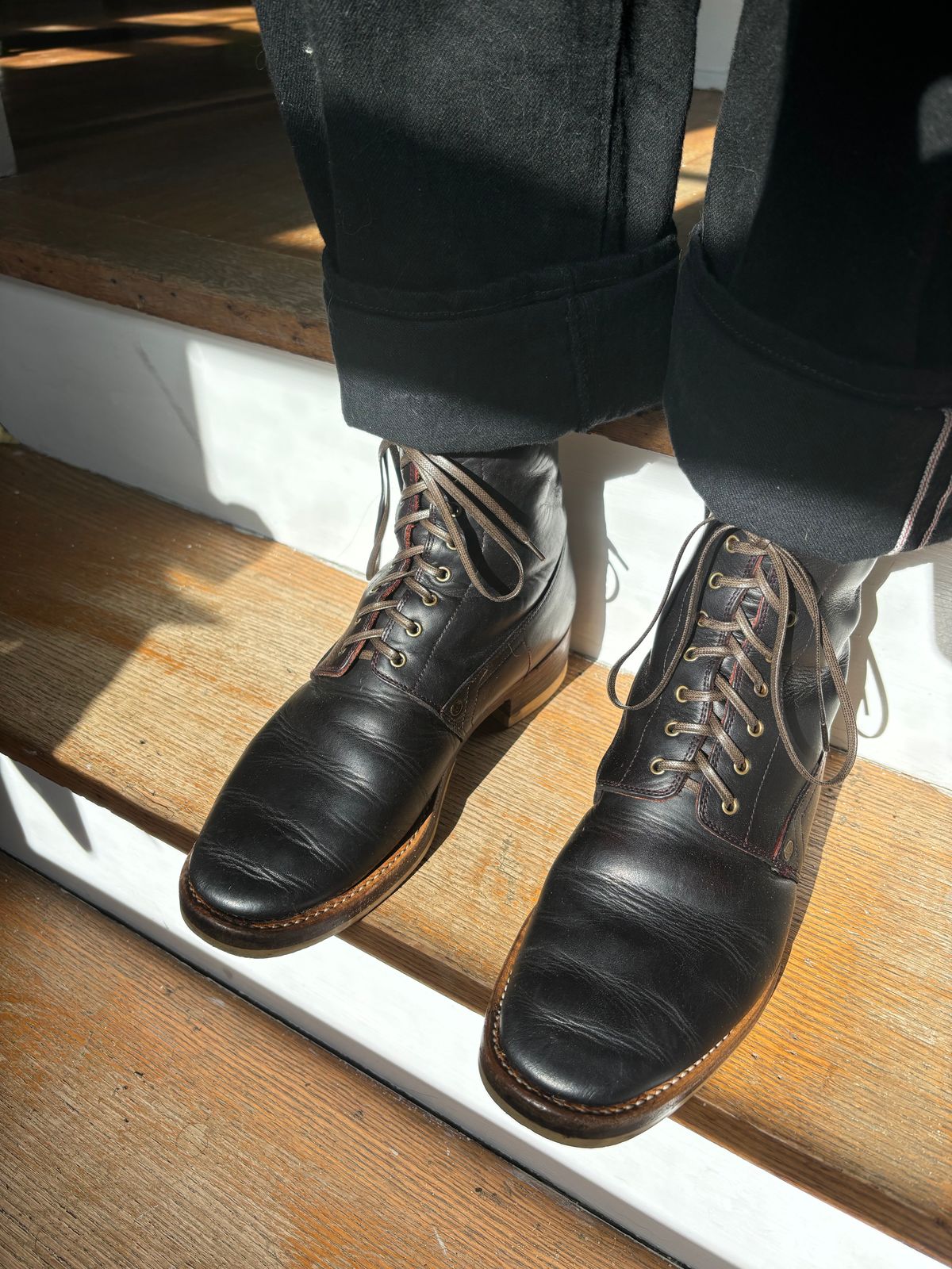 Photo by Oldmanblooming on May 8, 2024 of the WM1978 French Army Boot in Horween London Bus Red Dublin.