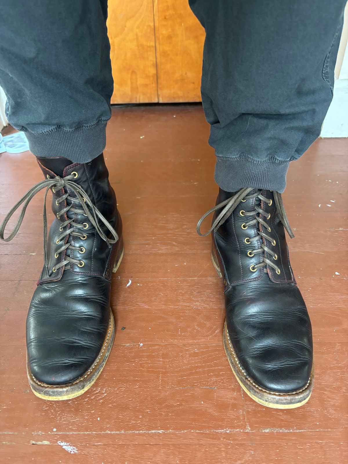 Photo by Oldmanblooming on November 26, 2024 of the WM1978 French Army Boot in Horween London Bus Red Dublin.