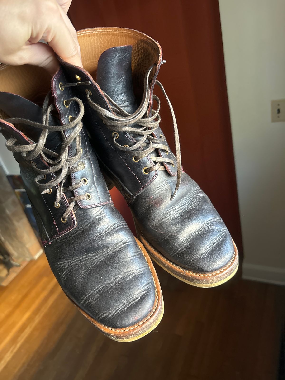 Photo by Oldmanblooming on December 3, 2024 of the WM1978 French Army Boot in Horween London Bus Red Dublin.