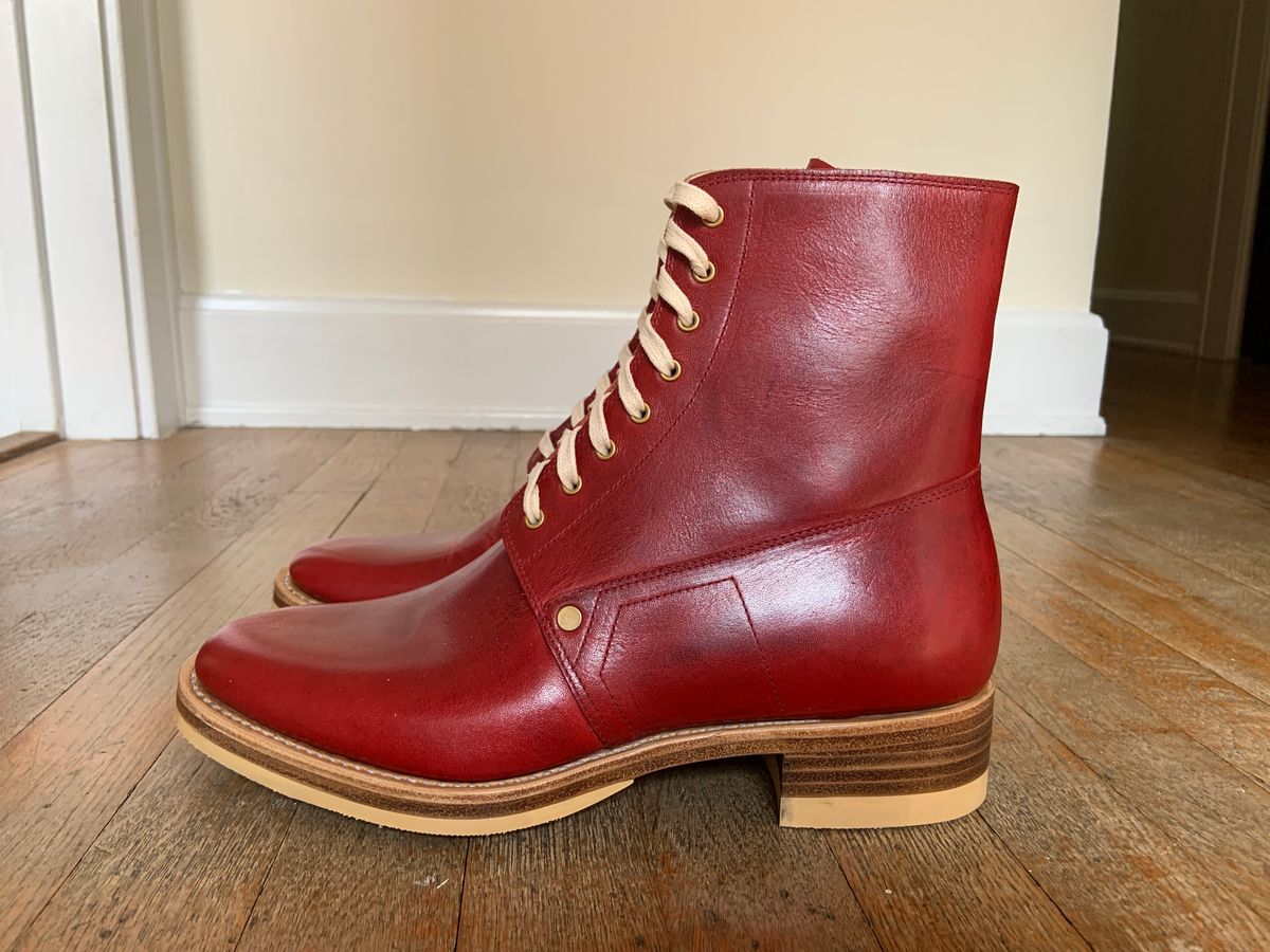 Photo by Oldmanblooming on October 1, 2023 of the WM1978 French Army Boot in Horween London Bus Red Dublin.