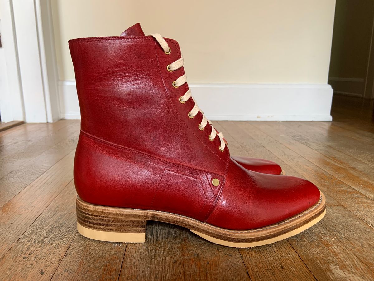 Photo by Oldmanblooming on October 1, 2023 of the WM1978 French Army Boot in Horween London Bus Red Dublin.