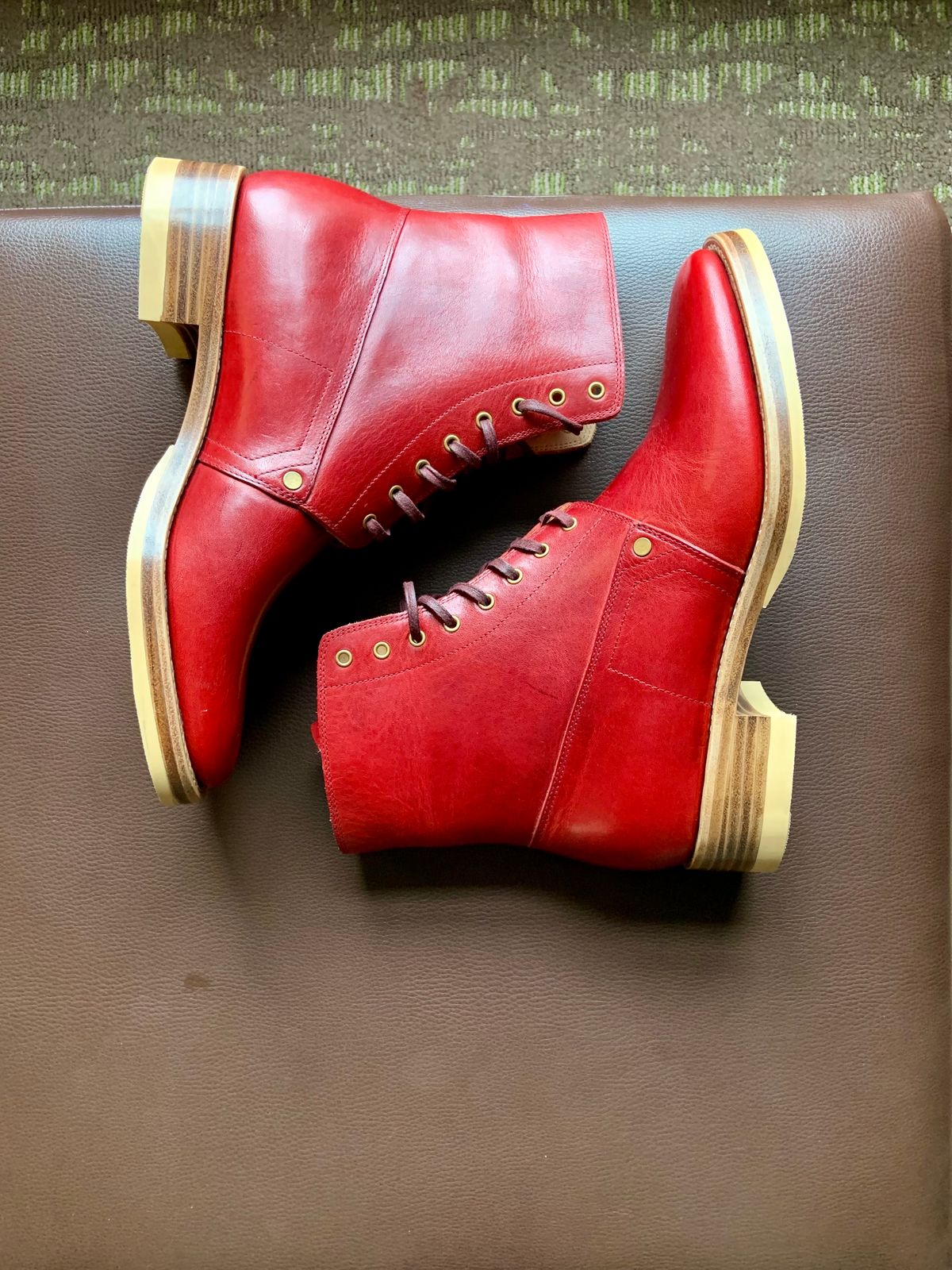 Photo by Oldmanblooming on October 5, 2023 of the WM1978 French Army Boot in Horween London Bus Red Dublin.