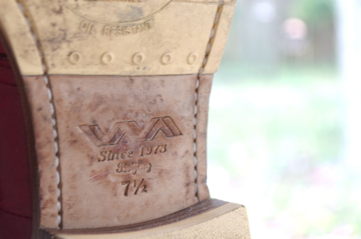 Photo by Oldmanblooming on November 2, 2023 of the WM1978 French Army Boot in Horween London Bus Red Dublin.