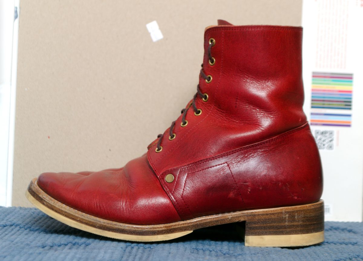 Photo by Oldmanblooming on November 2, 2023 of the WM1978 French Army Boot in Horween London Bus Red Dublin.