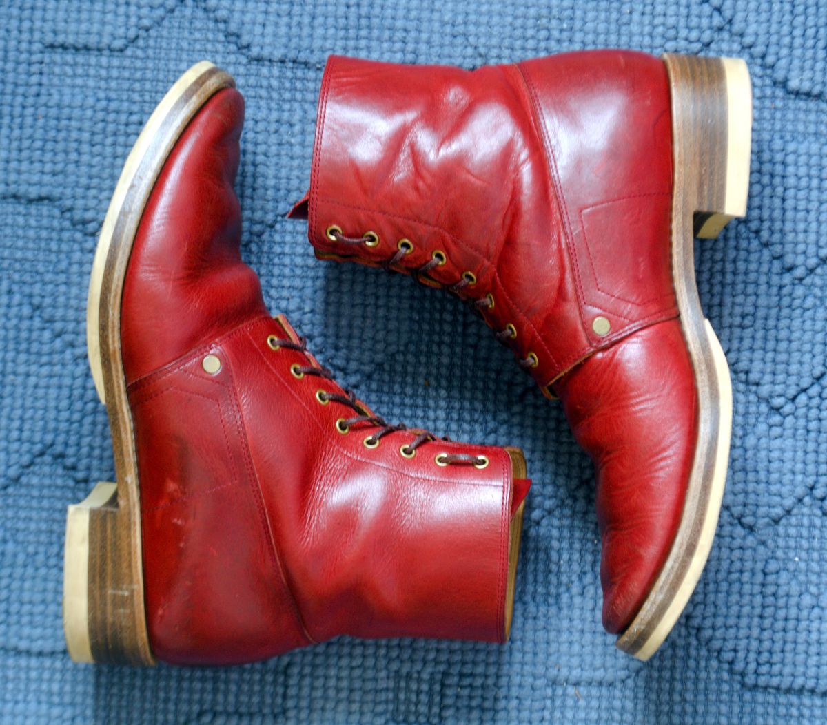 Photo by Oldmanblooming on November 2, 2023 of the WM1978 French Army Boot in Horween London Bus Red Dublin.