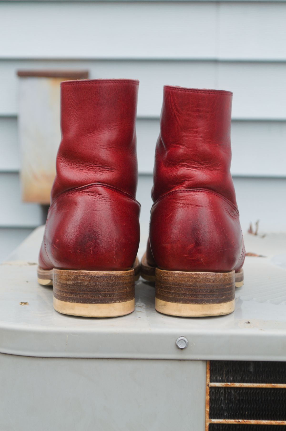 Photo by Oldmanblooming on December 2, 2023 of the WM1978 French Army Boot in Horween London Bus Red Dublin.