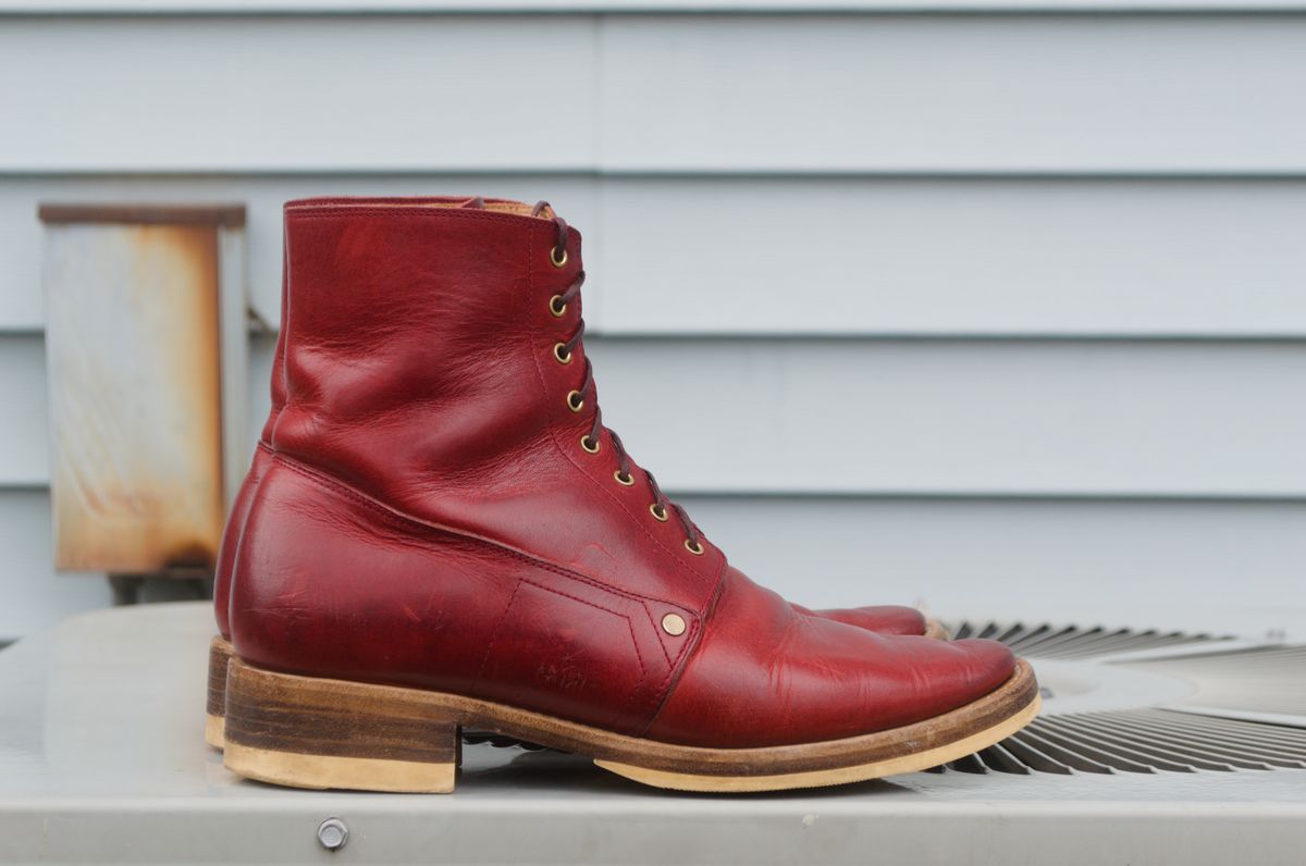 Photo by Oldmanblooming on December 2, 2023 of the WM1978 French Army Boot in Horween London Bus Red Dublin.